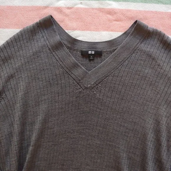 Uniqlo Merino Blend Ribbed V-Neck Sweater Gray - Picture 5 of 11